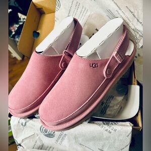 SOLD*** UGG Goldenstar Clog Size 6K Color: Dusty Orchid NWTO